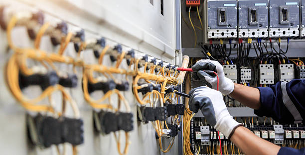 Professional Electrician technician working in Harbor Hills, OH